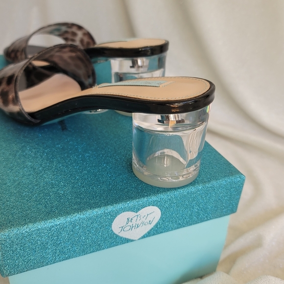 NIB Leopard Print Slip-Ons by Betsey Johnson - Picture 4 of 12